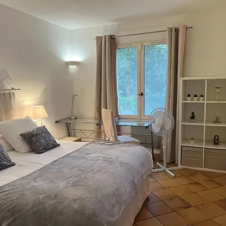 Provencal With Swimming Pool And Shaded Park Hébergement de vacances